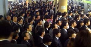 Why Japanese Salarymen and Workers Wear the Same Uniform: The Streets of Tokyo as a Visual Tradition 2 Salarymen