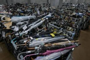 The Disposable Umbrella Culture in Japan 2 Disposable Umbrella