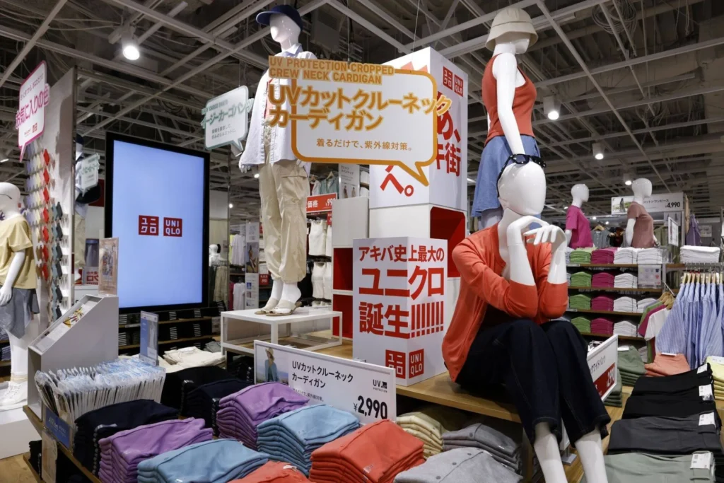 UNIQLO in Japan: The Quiet Power Behind the Normcore Fashion Movement 14 Uniqlo in Japan